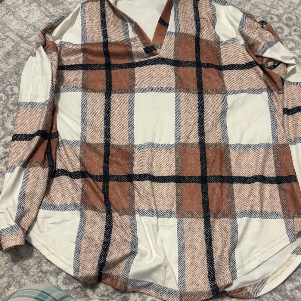 Hooded long sleeve buttery soft top size large— NWOT
